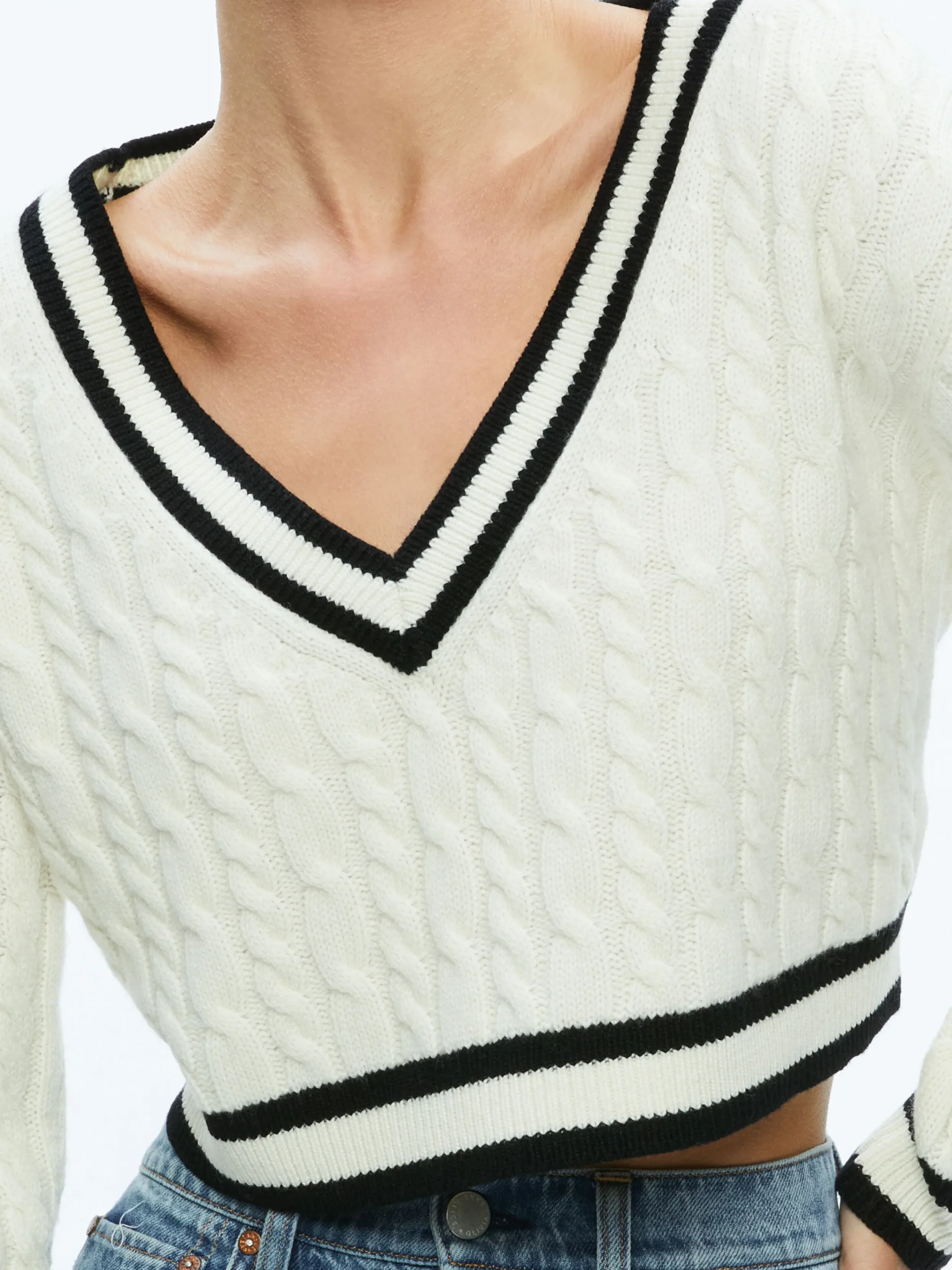 AYDEN CROPPED V-NECK PULLOVER