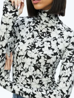 DELAINA TURTLENECK TOP